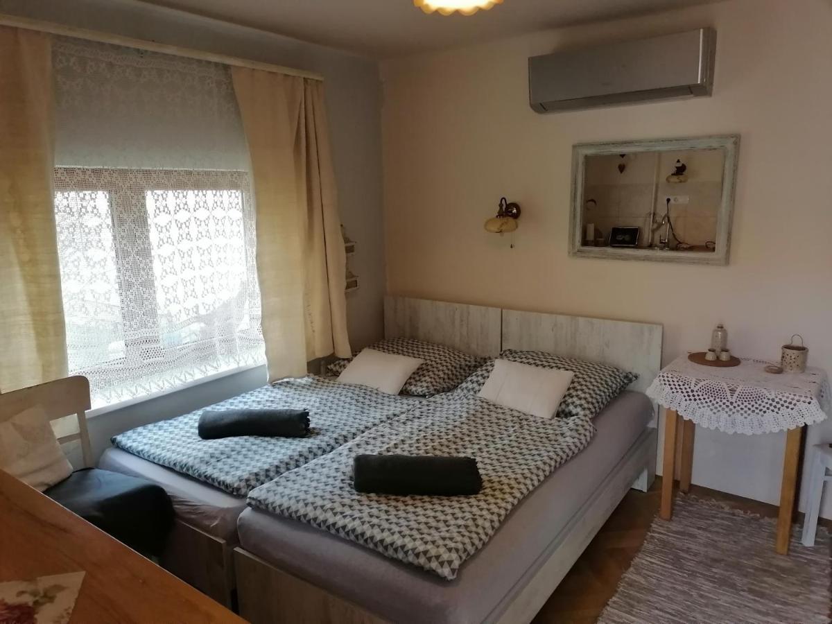 Mives Vendeghaz Ξενοδοχείο Pogány Εξωτερικό φωτογραφία