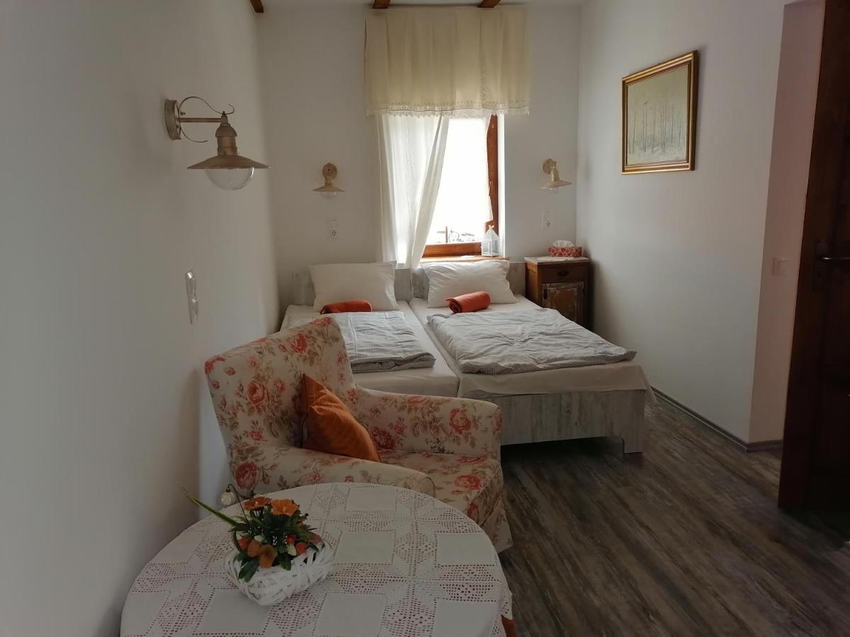 Mives Vendeghaz Ξενοδοχείο Pogány Εξωτερικό φωτογραφία