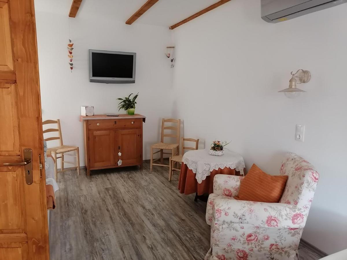Mives Vendeghaz Ξενοδοχείο Pogány Εξωτερικό φωτογραφία
