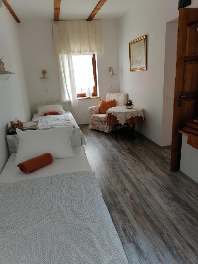Mives Vendeghaz Ξενοδοχείο Pogány Εξωτερικό φωτογραφία